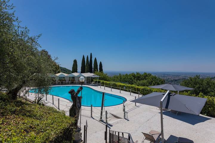 Villa per 16 persone, con giardino e idromassaggio, con animali domestici a Montecatini Terme