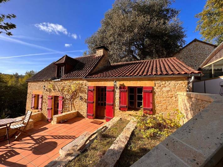 Location de vacances pour 12 personnes, avec vue sur le lac et vue ainsi que piscine et jardin, adapté aux familles à La Chapelle-Aubareil - 2