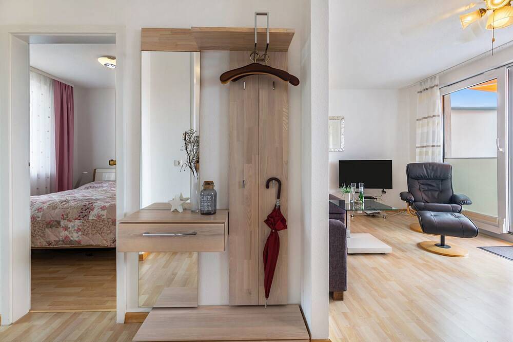 Ganze Wohnung, Traumwohnung am Sorpesee mit Panoramablick auf den See und beheiztem Innenpool in Langscheid (Sorpesee), Sundern