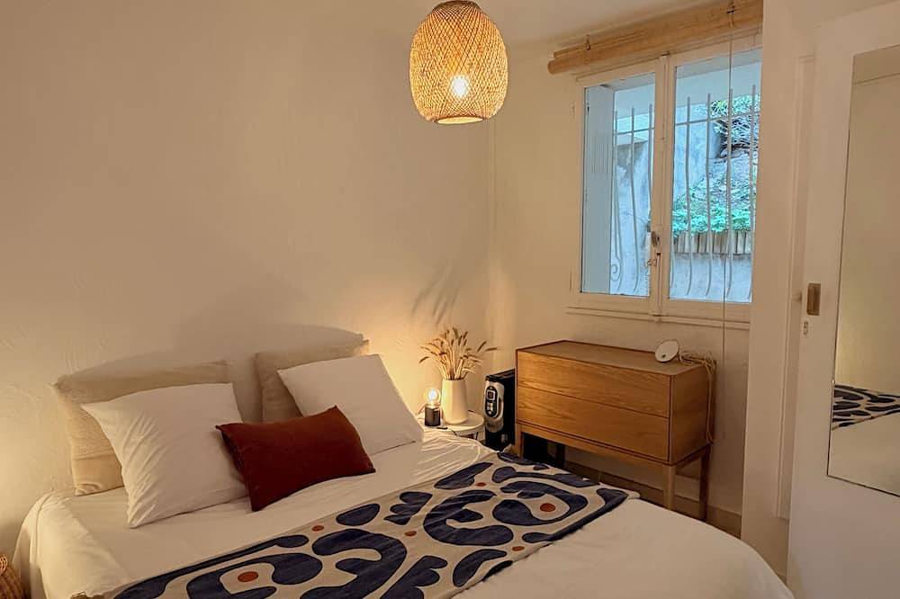 Appartement entier, Cassis centre appartement la rade, derrière le port,jolie vue et parking in Cassis, Parc national des Calanques