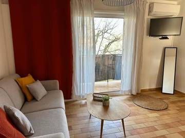 Gîte pour 4 personnes, avec vue ainsi que vue sur le lac et terrasse à Les Salles-sur-Verdon