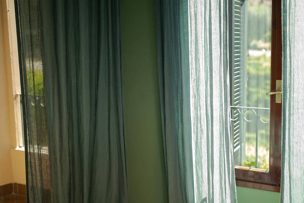 Hel lejlighed, Suite \"Luccio\" at 2 steps from the lake with panoramic view. Lounge bar and swimming pool in Riva (Faggeto Lario), Faggeto Lario