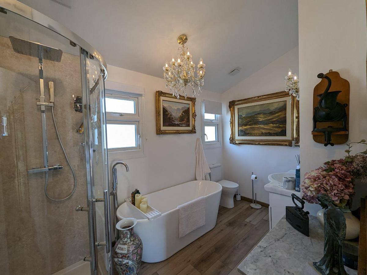 One-Bedroom House in Richmond upon Thames, London