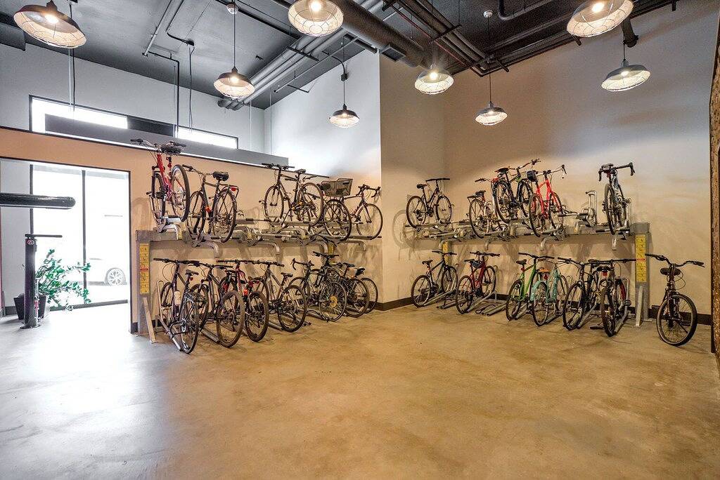 Ganze Wohnung, Classic Redwood City 1Br w/ Gym & W/D, walk to Caltrain, by Blueground in Redwood City, Silicon Valley