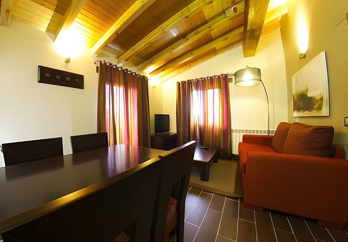 Charmantes Ferienhaus 'Santa Cristina' mit Bergblick und Garten in Bretun, Villar del Río