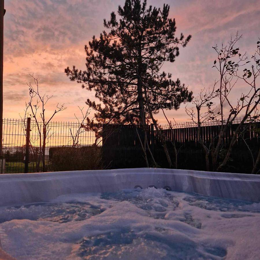 Chalet Jacuzzi/spa privatif Perce Neige in Plombières-les-Bains, Parc naturel régional des Ballons des Vosges