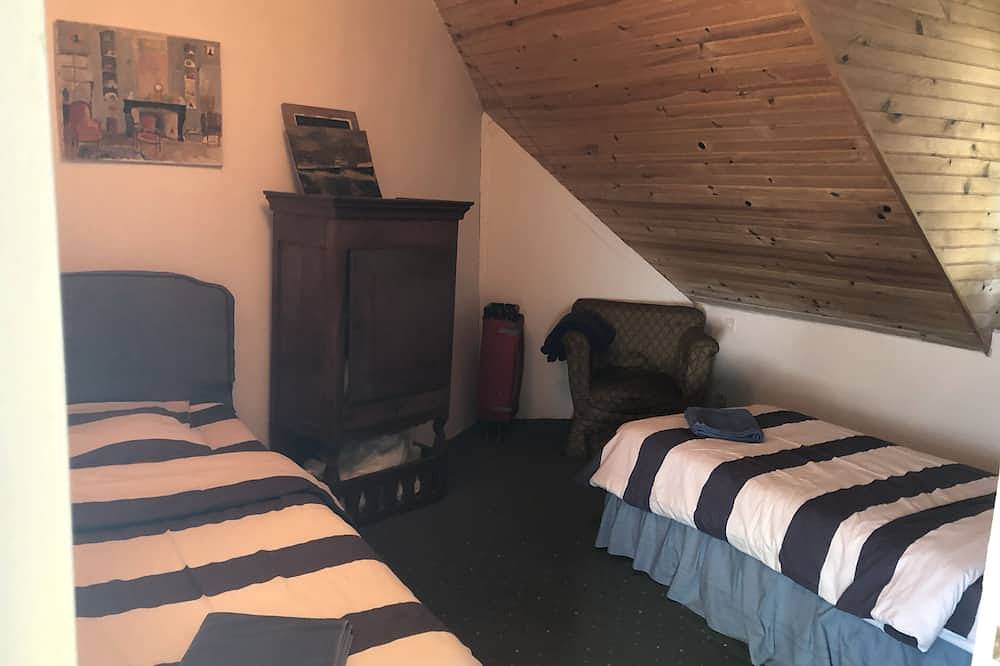 Character house with large garden facing the entrance of a beautiful beach in Saint-Coulomb, Saint-Malo region