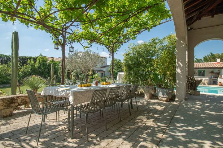 Location de vacances pour 12 personnes, avec piscine ainsi que jardin et terrasse, adapté aux familles à Fontvieille - 3