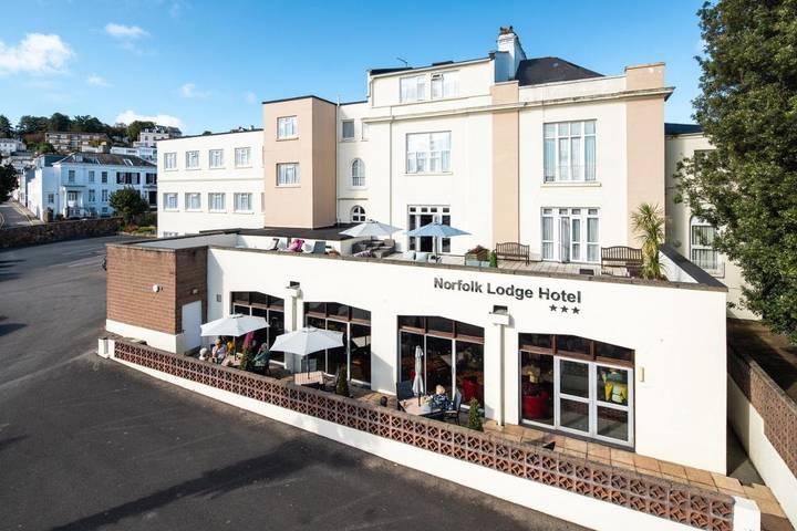 Hôtel pour 3 personnes, avec terrasse et piscine dans Saint-Hélier - 3