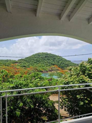 Gîte pour 2 personnes, avec vue ainsi que jardin et balcon à Terre-de-Bas
