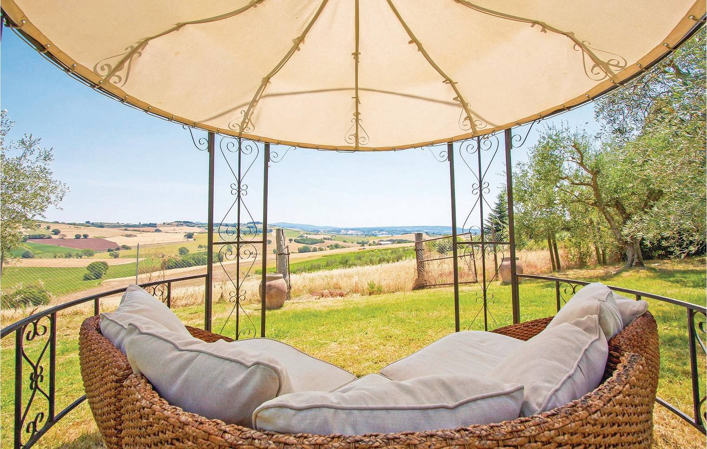 230m² Apartment with Pool & Garden near Lago di Chiusi in Castiglione del Lago, Lake Trasimeno