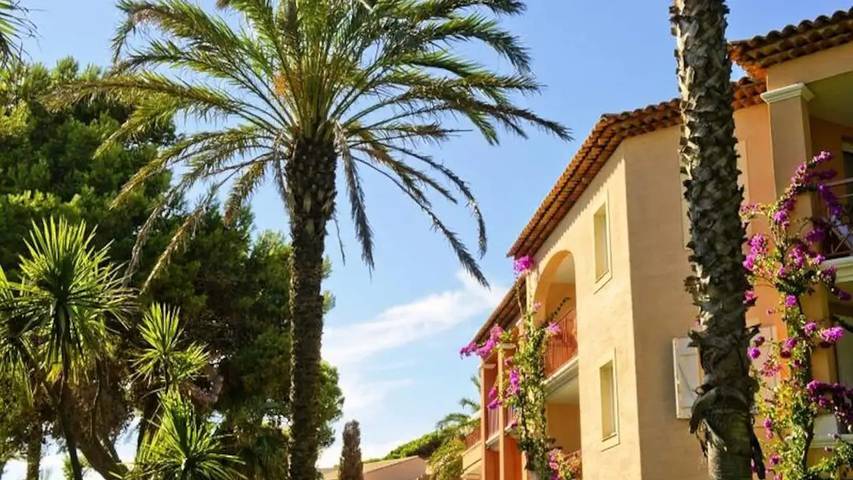 Gîte pour 6 personnes, avec Terrasse ainsi que Jardin et Piscine dans Plage La Badine - 3