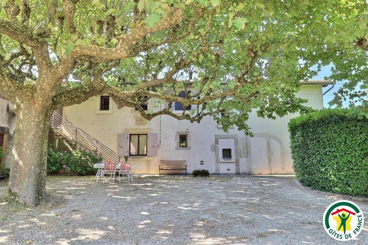 Gîte pour 4 personnes, avec jardin et piscine à Charmes-sur-l'Herbasse
