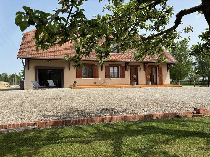 Gîte pour 12 personnes, avec jardin ainsi que terrasse et sauna, animaux acceptés