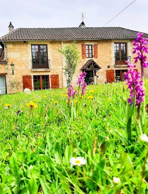 Location de vacances pour 8 personnes, avec piscine ainsi que vue et terrasse, animaux acceptés à Saint-Maime-de-Péreyrol - 2