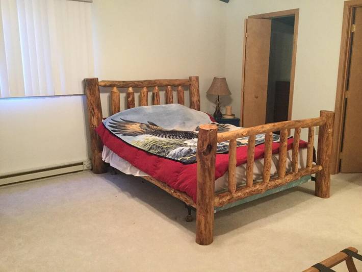 Log cabin for 4 people, with balcony and yard in Mount Rushmore