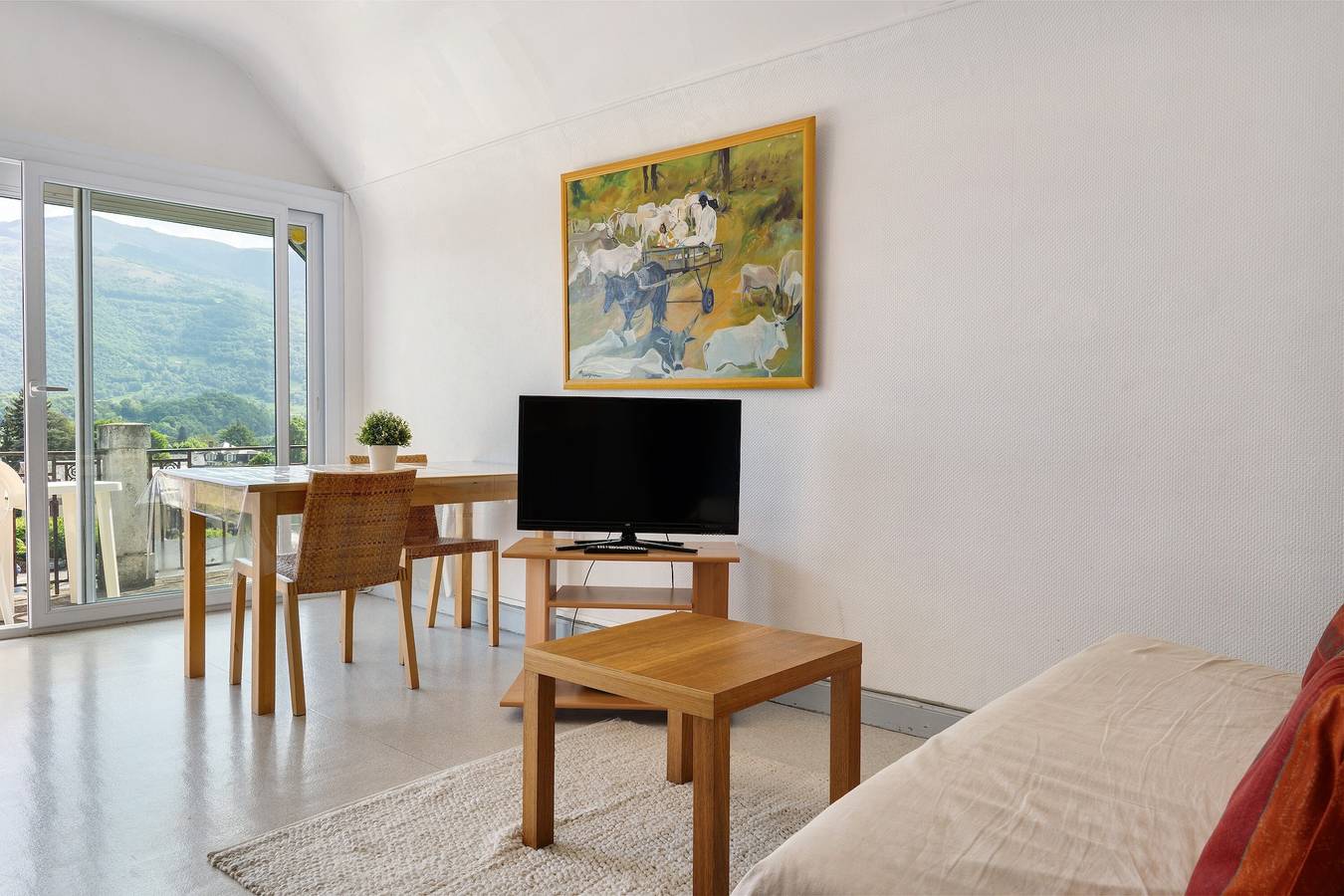 Apartamento entero, Apartamento 'Pic Du Midi' con vistas a la montaña, balcón y Wi-Fi in Argelès-Gazost, Pirineos franceses