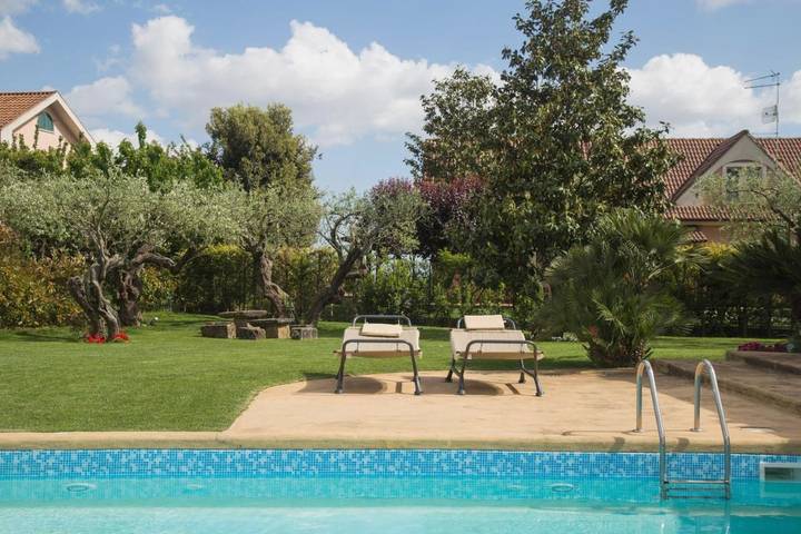 Ferienwohnung für 6 Personen, mit Pool und Ausblick sowie Garten, kinderfreundlich