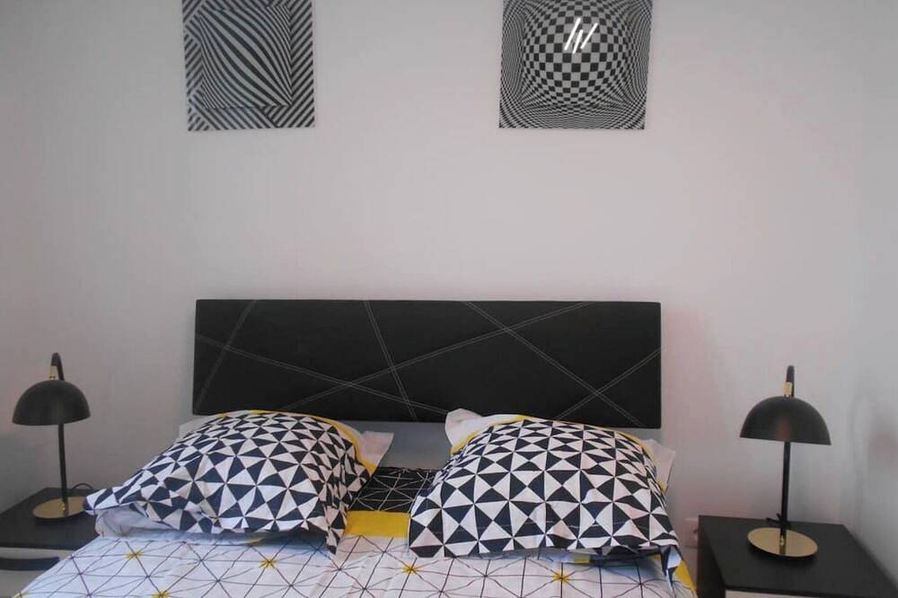 Entire apartment, Residence Valissou - Black and white apartment decoration in Châteauroux, Châteauroux region