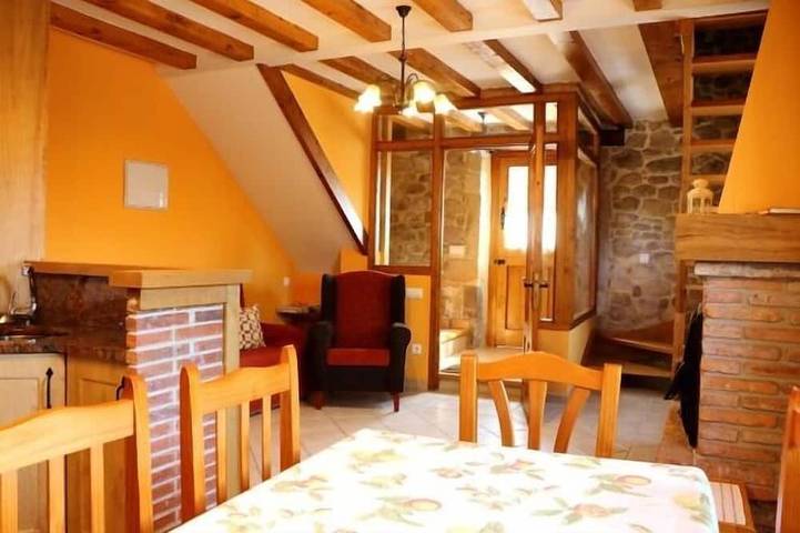 Ofertas en julio casa con jardín y huerta in Viernoles, Torrelavega
