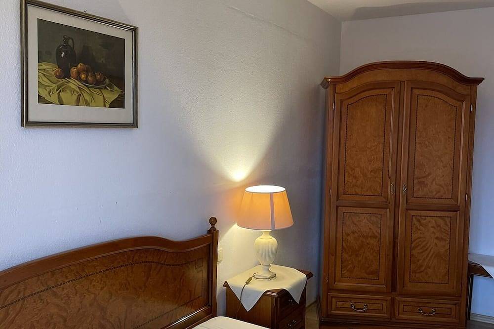 Ganze Wohnung, Ferienwohnung Typ C ca. 62 qm bis vier Personen in Flintsbach am Inn, Bayerische Alpen