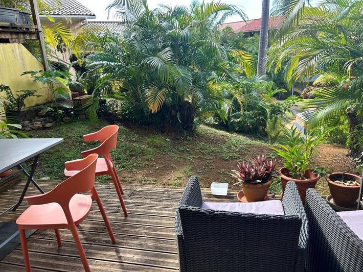 Gîte pour 2 personnes, avec piscine et vue ainsi que jardin et terrasse dans Anse Caritan - 2