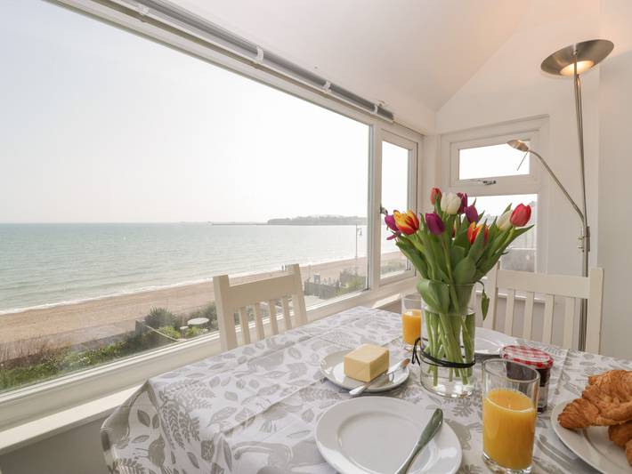 Last minute apartment for 6 people, with Garden in Weymouth