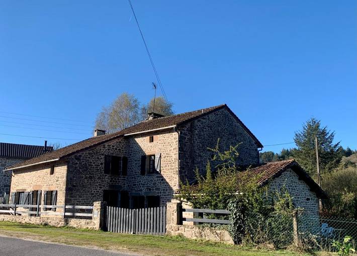 Location de vacances pour 8 personnes, avec Terrasse ainsi que Jardin et Vue à Compreignac