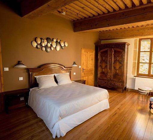 Location de vacances pour 4 personnes, avec piscine ainsi que jardin et vue, animaux acceptés à Fleurieu-sur-Saône