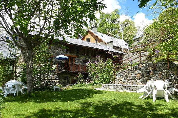 Gîte pour 6 personnes, avec balcon et jardin à Ornon
