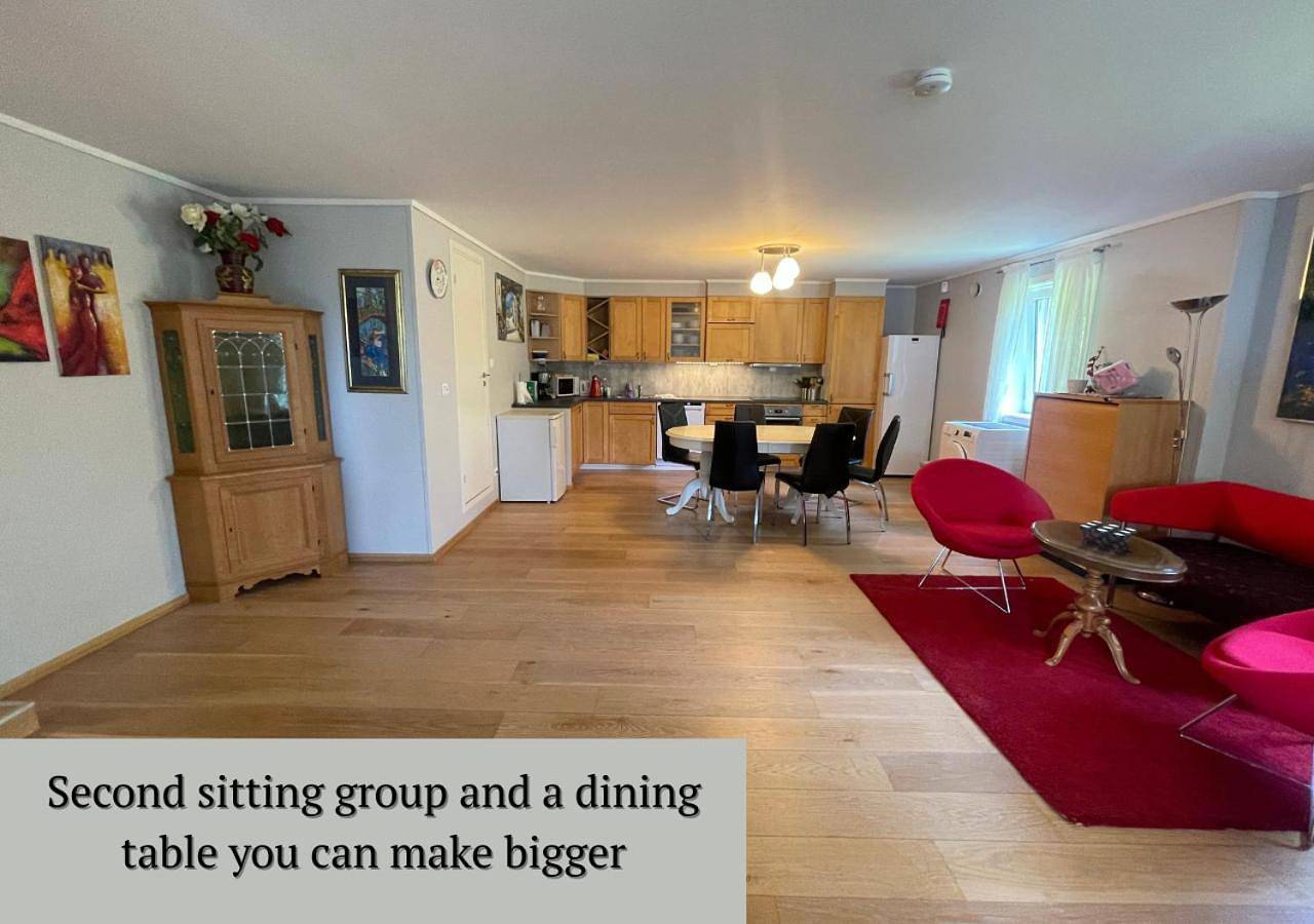Ganze Wohnung, Spacious apartment with 4 bedrooms in Grimstad