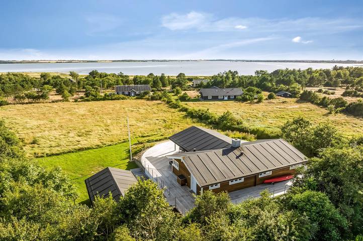 Ferienhaus für 8 Personen, mit Terrasse und Whirlpool in Fur
