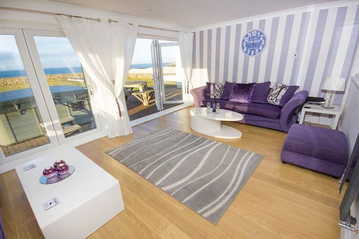 Cottage for 8 people, with garden and hot tub, with pets on the Isle of Anglesey