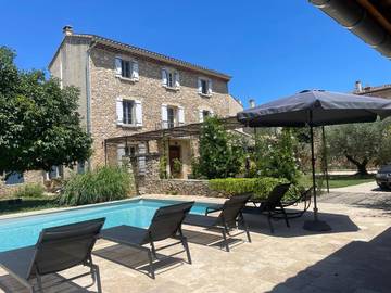 Cottage pour 8 personnes, avec piscine ainsi que vue et jardin à Villes-sur-Auzon