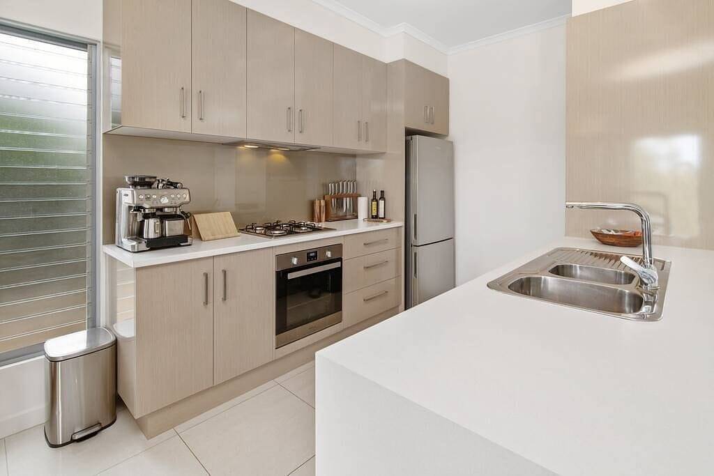 Jo's Sanctuary- 4 Bdrms, Sleeps 10, Beach & scrub in Aldinga Beach, City of Onkaparinga