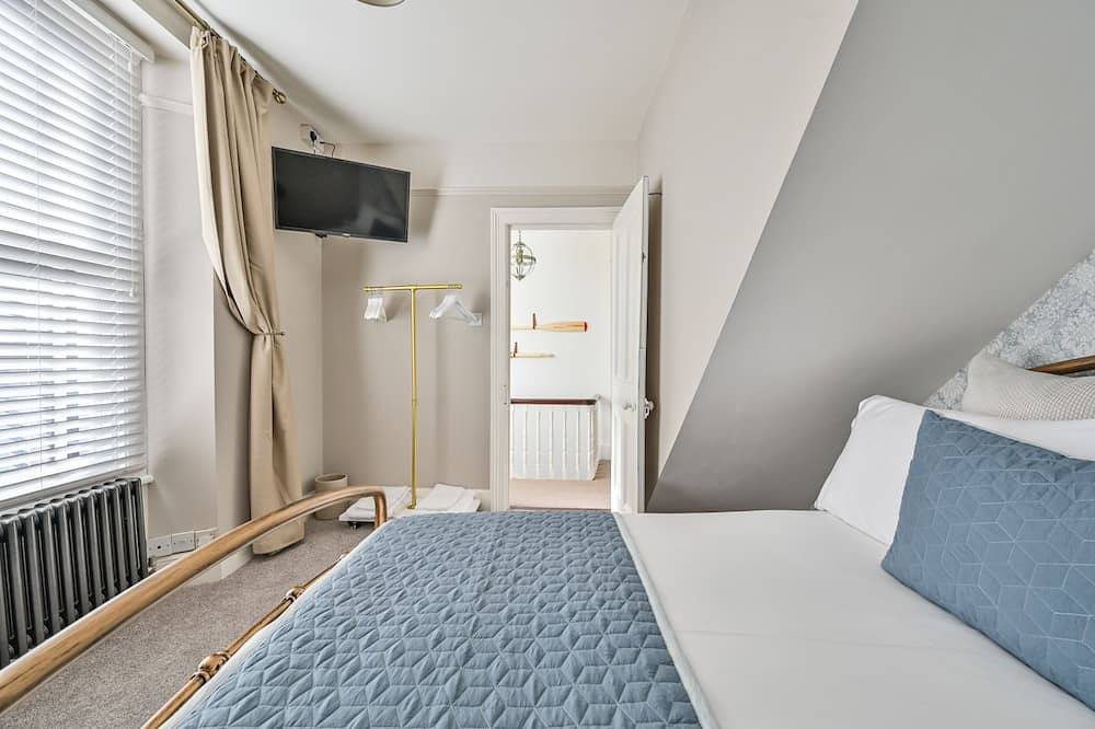 Charming Three Story Townhouse footsteps away from the historic harbour. in Looe, Cornwall