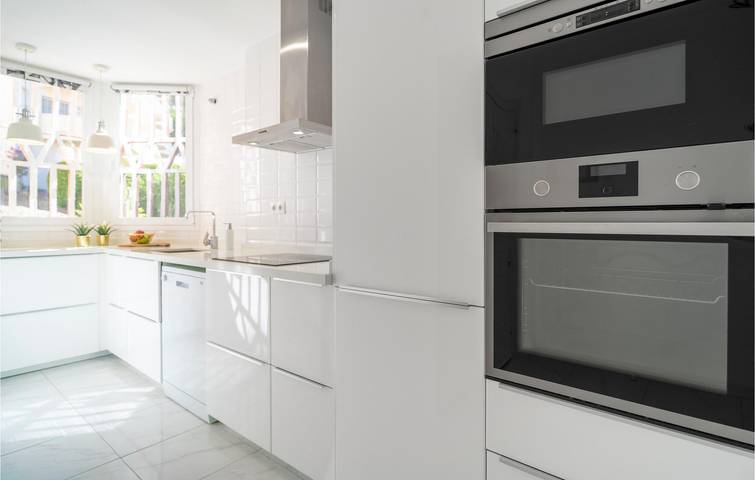 Ganze Ferienwohnung, Apartment mit Meerblick, Pool und Parkplatz in La Cala de Mijas, Mijas