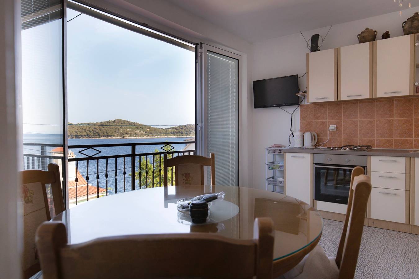 Hel leilighet, Two bedroom apartment with air-conditioning Vis A-8526-a in Vis (By), Vis (Dalmatia)