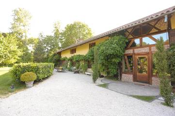 Cottage pour 12 personnes, avec piscine et jardin à Foissiat