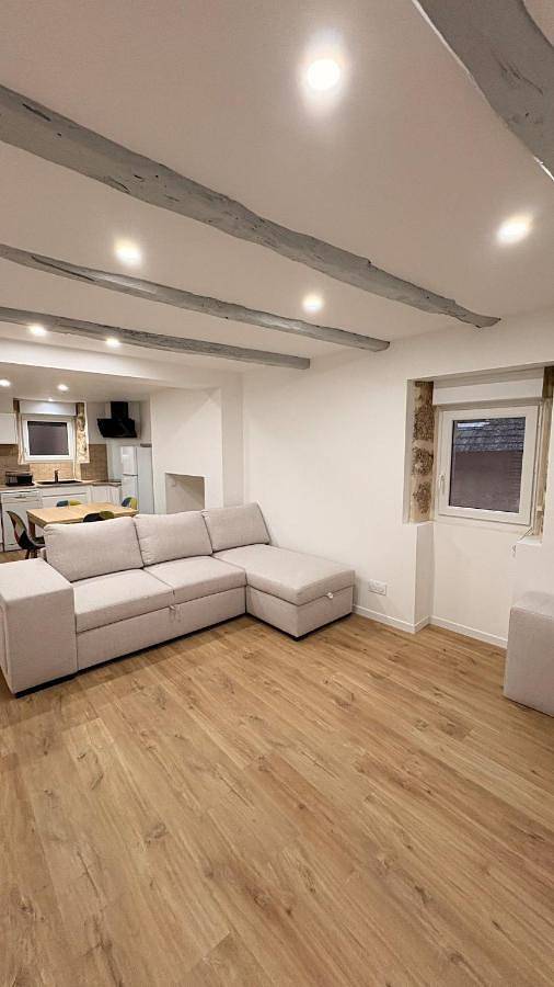 Location de vacances pour 5 personnes, avec vue sur le lac et terrasse à Saint-Cernin-de-Larche