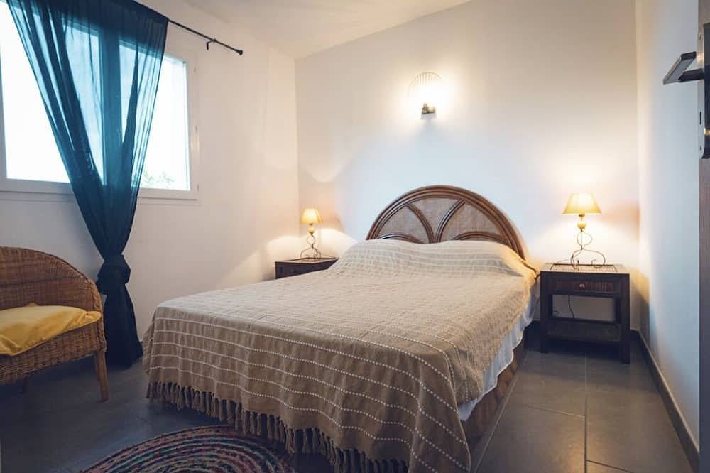 Maison Avec Grande Piscine à Proximité de la mer in Marina d'Oru, Ghisonaccia
