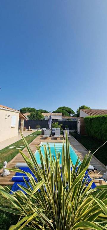 Location de vacances pour 6 personnes, avec vue ainsi que piscine et jardin, animaux acceptés dans La Remigeasse