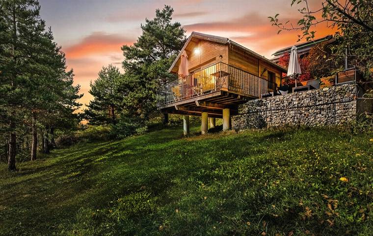Chalet pour 2 personnes, avec balcon ainsi que sauna et jardin dans les Alpes francaises