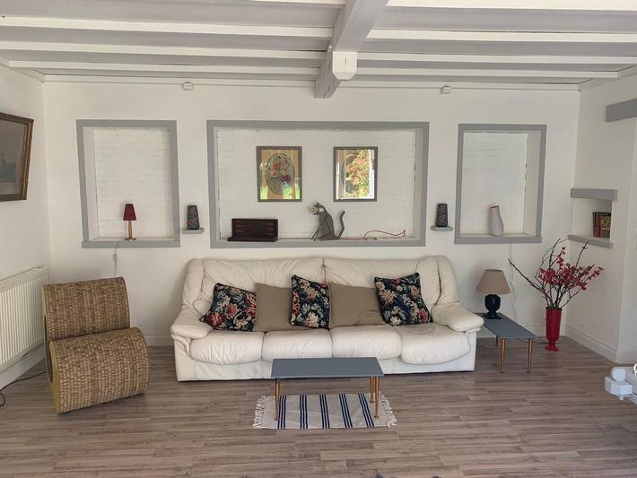 Renovated house with enclosed garden and yoga room near Guédelon in Sainpuits, Auxerre region