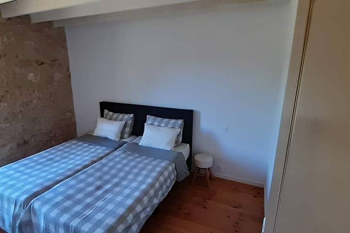 Location de vacances pour 6 personnes, avec terrasse ainsi que jardin et piscine à Azerat - 2