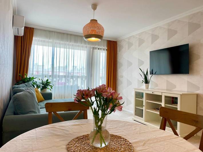 Ferienwohnung für 6 Personen, mit Pool und Ausblick sowie Garten und Kinderpool, kinderfreundlich in Varna