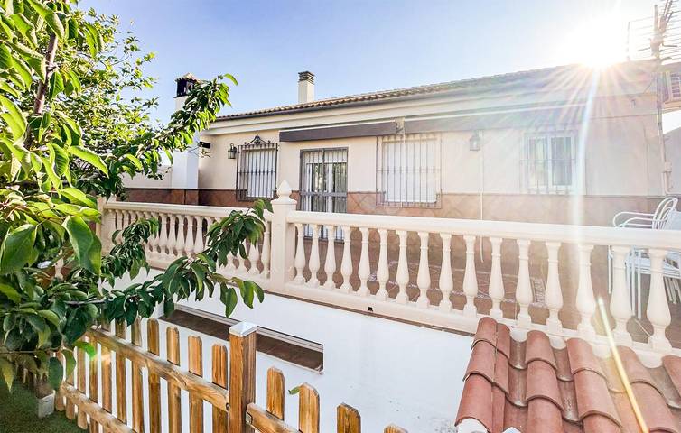 Encantador apartamento de 2 dormitorios con piscina, wifi y cerca de los lugares de interés de Rute in Rute, Sierras Subbéticas