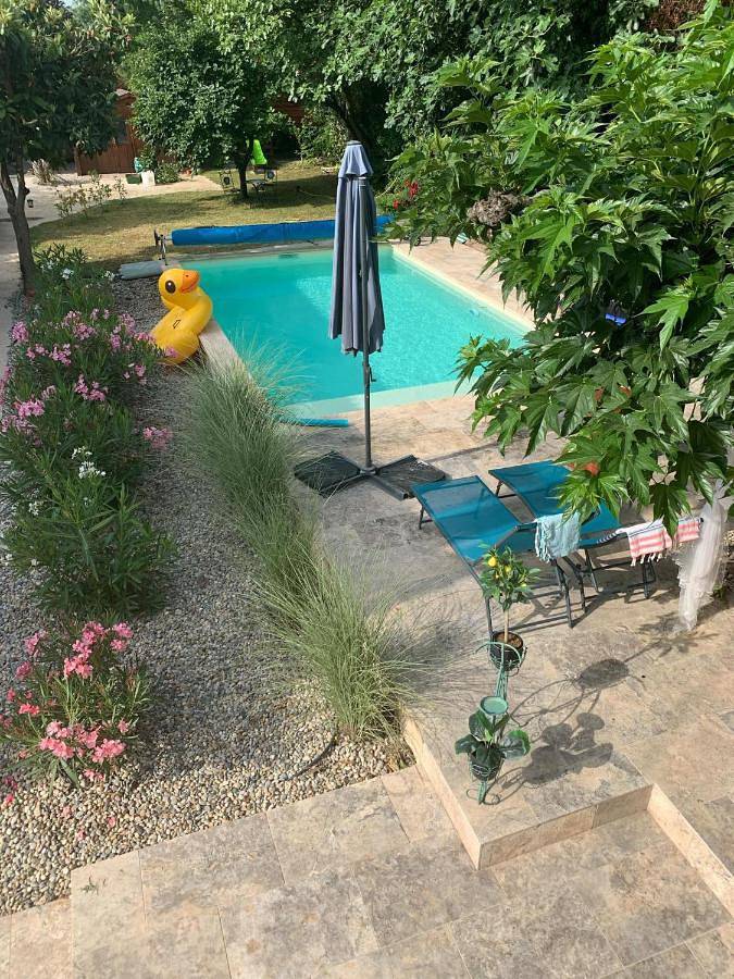 Location de vacances pour 8 personnes, avec Balcon et Terrasse ainsi que Jardin et Piscine à Ribaute-les-Tavernes