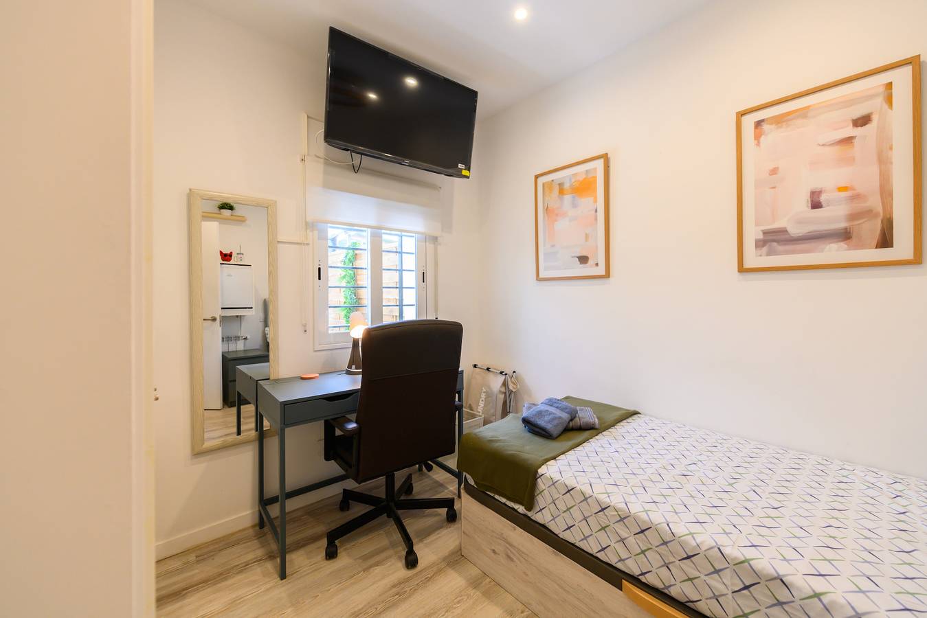Appartamento intero, M (Hdb1203) Tarija: Habitación con confort y esenc in Madrid, Madrid Province