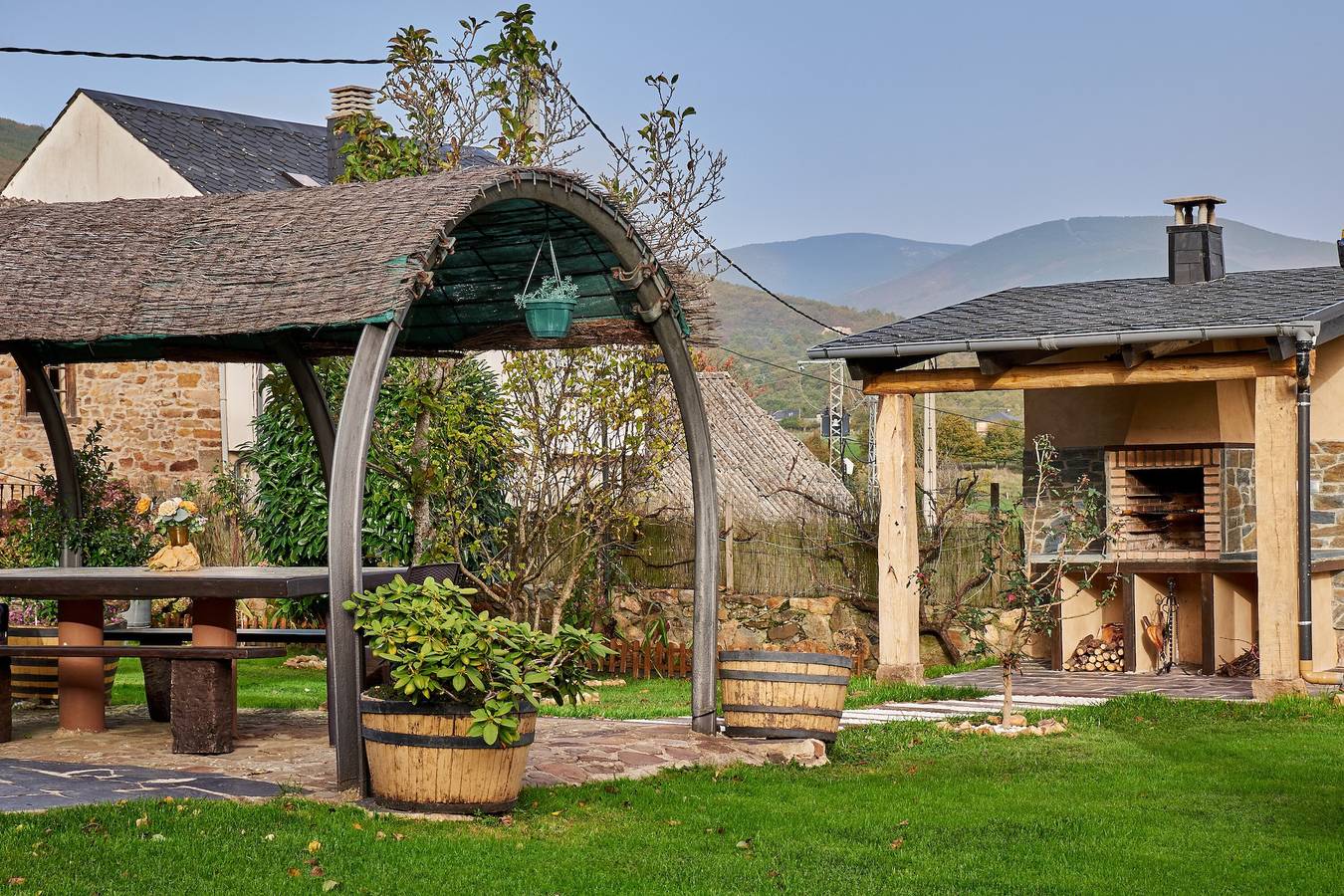 Casa Rural Abuelo Jose en El Bierzo - Piscina Privada, Montaña y Esquí in Noceda del Bierzo, Cordillera Cantábrica